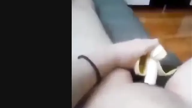 Башкирка трахает себя бананом